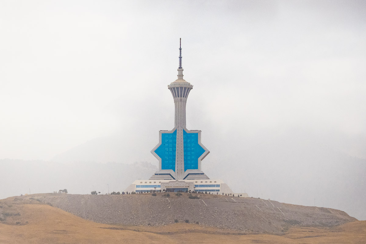 Aus dem Auto heraus fotografieren – Ashgabat