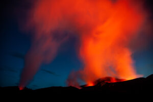 Explosion der Farben am Tolbachik Vulkan